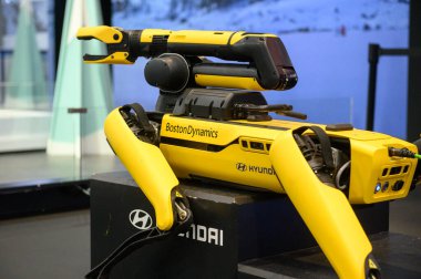 Toronto, ON, Kanada - 16 Şubat 2024: Robot Köpek Boston Dynamics Hyundai Metro Toronto Kongre Merkezi 'nde Pfaff Auto Group tarafından sunuldu