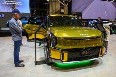 Toronto, ON, Kanada - 16 Şubat 2024: Kia Metro Toronto Kongre Merkezi 'nde sunuluyor