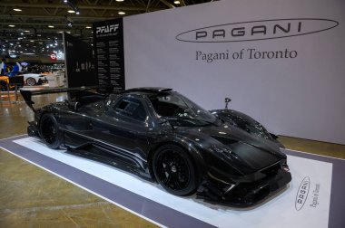 Toronto, ON, Kanada - 16 Şubat 2024: Pagani Zonda R Sıvı, Metro Toronto Kongre Merkezi 'nde Pfaff Auto Group tarafından sunulmaktadır