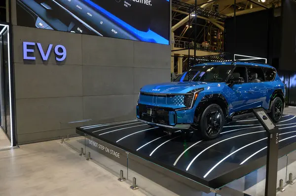 Toronto, ON, Kanada - 16 Şubat 2024: Kia EV9 Metro Toronto Kongre Merkezi 'nde sunuluyor