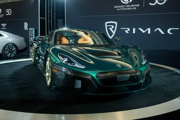 Toronto, ON, Kanada - 16 Şubat 2024: Rimac Nevera Metro Toronto Kongre Merkezi 'nde sunar