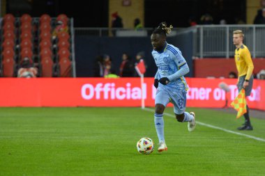 Toronto, ON, Kanada -23 Mart 2024: Tristan Muyumba # 8 Atlanta United defans oyuncusu Toronto FC (Kanada) ile Atlanta United (ABD) arasında oynanan MLS Normal Sezonu maçında topla hareket ediyor (Score 2: 0))