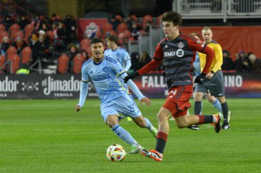 Toronto, ON, Kanada -23 Mart 2024: Alonso Coello # 14 Toronto FC orta saha oyuncusu Toronto FC (Kanada) ve Atlanta United (ABD) arasında oynanan MLS Normal Sezonu maçında topa koşuyor (Score 2: 0))