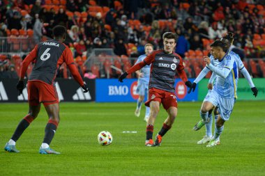 Toronto, ON, Kanada -23 Mart 2024: Alonso Coello # 14 Toronto FC orta saha oyuncusu Toronto FC (Kanada) ve Atlanta United (ABD) arasında oynanan MLS Normal Sezonu maçında topla hareket ediyor (Score 2: 0))