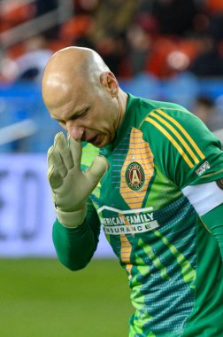Toronto, ON, Kanada -23 Mart 2024: Toronto FC (Kanada) ile Atlanta United (ABD) arasında oynanan MLS Normal Sezonu maçında Atlanta United 'ın 1 numaralı kalecisi Brad Guzan (2: 0))