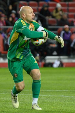 Toronto, ON, Kanada -23 Mart 2024: Brad Guzan # 1 Atlanta United kalecisi, Toronto FC (Kanada) ile Atlanta United (ABD) arasında oynanan MLS Normal Sezonu maçında topu tutuyor (Skoru 2: 0))