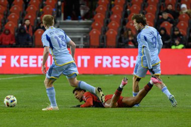 Toronto, ON, Kanada -23 Mart 2024: Toronto FC # 47 orta saha oyuncusu Toronto FC (Kanada) ve Atlanta United (ABD) arasında BMO Field 'da oynanan MLS Normal Sezonu karşılaşması sırasında sahaya çıktı (Skoru 2: 0))
