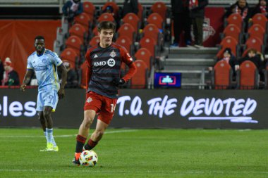 Toronto, ON, Kanada -23 Mart 2024: Alonso Coello # 14 orta saha oyuncusu Toronto FC (Kanada) ile Atlanta United (ABD) arasında oynanan MLS Normal Sezonu maçı sırasında top ile Toronto FC 'de (Score 2: 0))
