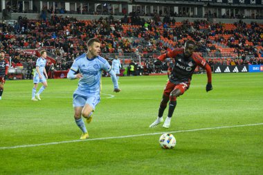 Toronto, ON, Kanada -23 Mart 2024: Toronto FC 'nin 99 no' lu forveti Toronto FC (Kanada) ile Atlanta United (ABD) arasında oynanan MLS Normal Sezonu maçında topla hareket ediyor (Score 2: 0))