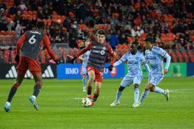 Toronto, ON, Kanada -23 Mart 2024: Alonso Coello # 14 Toronto FC orta saha oyuncusu Toronto FC (Kanada) ve Atlanta United (ABD) arasında oynanan MLS Normal Sezonu maçında topla hareket ediyor (Score 2: 0))