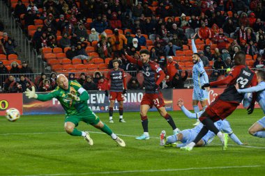 Toronto, ON, Kanada -23 Mart 2024: Brad Guzan # 1 Atlanta United kalecisi Toronto FC (Kanada) ile Atlanta United (ABD) arasında oynanan MLS Normal Sezonu maçında topu kaçırdı (Skoru 2: 0))