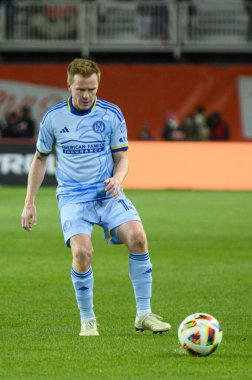 Toronto, ON, Kanada -23 Mart 2024: Dax McCarty # 13 Atlanta United defans oyuncusu Toronto FC (Kanada) ve Atlanta United (ABD) arasında oynanan MLS Normal Sezonu maçında topla hareket ediyor (Score 2: 0))