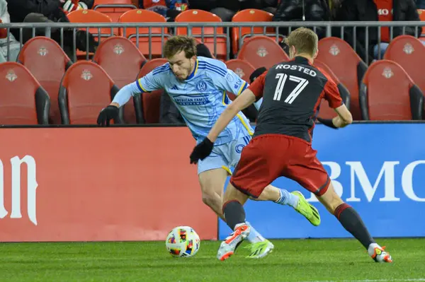 Toronto, ON, Kanada -23 Mart 2024: Saba Lobzhanidze # 9 Atlanta United defans oyuncusu Toronto FC (Kanada) ile Atlanta United (ABD) arasında oynanan MLS Normal Sezonu maçında topla hareket ediyor (Score 2: 0))