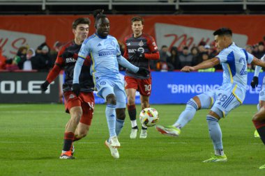 Toronto, ON, Kanada -23 Mart 2024: Tyler Wolff # 28 Atlanta United forveti, Toronto FC (Kanada) ile Atlanta United (ABD) arasında oynanan MLS Normal Sezonu maçında eriyen top ile ilerliyor.)