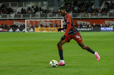 Toronto, ON, Kanada -23 Mart 2024: Toronto FC 'nin 16 numaralı forveti, Toronto FC (Kanada) ile Atlanta United (ABD) arasında oynanan MLS Normal Sezonu maçında, BMO Field' da (Score 2: 0) topu atıyor.)