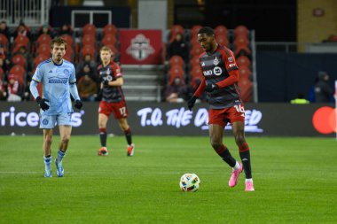 Toronto, ON, Kanada -23 Mart 2024: Toronto FC 'nin 16 numaralı forveti, Toronto FC (Kanada) ile Atlanta United (ABD) arasında oynanan MLS Normal Sezonu maçında, BMO Field' da (Score 2: 0) topu atıyor.)