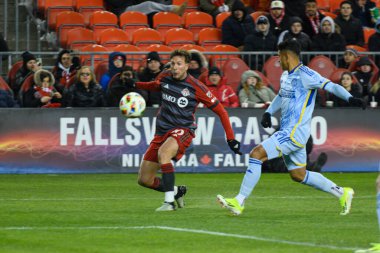 Toronto, ON, Kanada -23 Mart 2024: Toronto FC 'nin 10 numaralı forvet oyuncusu Toronto FC (Kanada) ile Atlanta United (ABD) arasında oynanan MLS Normal Sezonu maçında topla birlikte koşuyor.)