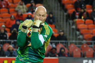 Toronto, ON, Kanada -23 Mart 2024: Brad Guzan # 1 Atlanta United kalecisi, Toronto FC (Kanada) ile Atlanta United (ABD) arasında oynanan MLS Normal Sezonu maçında topu tutuyor (Skoru 2: 0))