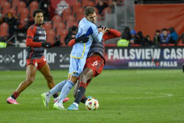 Toronto, ON, Kanada -23 Mart 2024: Daniel Ros # 19 numaralı Atlanta United forveti Toronto FC (Kanada) ile Atlanta United (ABD) arasında oynanan maçta rakibi tarafından engellendi (Skoru 2: 0))