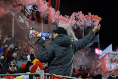 Toronto, ON, Kanada -23 Mart 2024: Toronto taraftarları BMO Field 'da oynanan Toronto FC (Kanada) ile Atlanta United (ABD) arasındaki MLS Normal Sezonu maçında golü selebrate etti (Score 2: 0))