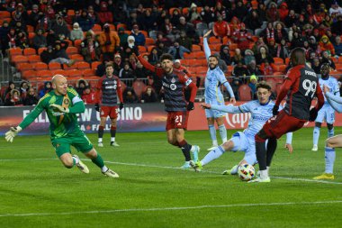 Toronto, ON, Kanada -23 Mart 2024: Brad Guzan # 1 Atlanta United kalecisi Toronto FC (Kanada) ile Atlanta United (ABD) arasında oynanan MLS Normal Sezonu maçında topu kaçırdı (Skoru 2: 0))