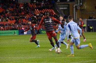 Toronto, ON, Kanada -23 Mart 2024: Toronto FC 'nin 99 no' lu forveti Toronto FC (Kanada) ile Atlanta United (ABD) arasında oynanan MLS Normal Sezonu maçında topla hareket ediyor (Score 2: 0))