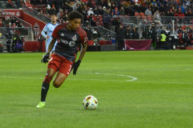 Toronto, ON, Kanada -23 Mart 2024: Jahkeele Marshall-Rutty # 7 forvet Toronto FC 'de Toronto FC (Kanada) ile Atlanta United (ABD) arasında oynanan MLS Normal Sezonu maçı sırasında topla birlikte koşar (Score 2: 0))