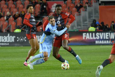 Toronto, ON, Kanada -23 Mart 2024: Daniel Ros # 19 numaralı Atlanta United forveti Toronto FC (Kanada) ile Atlanta United (ABD) arasında oynanan maçta rakibi tarafından engellendi (Skoru 2: 0))