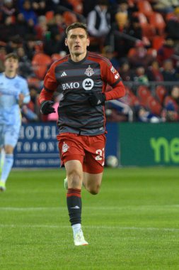 Toronto, ON, Kanada -23 Mart 2024: Toronto FC 'nin 27 numaralı defans oyuncusu Toronto FC (Kanada) ile Atlanta United (ABD) arasında oynanan MLS Normal Sezonu maçında BMO Field' da (Skoru 2: 0))