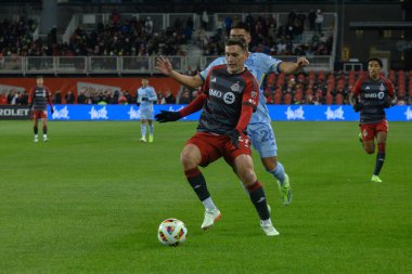 Toronto, ON, Kanada -23 Mart 2024: Shane O 'Neill # 27 Toronto FC defans oyuncusu Toronto FC (Kanada) ile Atlanta United (ABD) arasında oynanan MLS Normal Sezonu maçında top için yarışıyor (Score 2: 0))