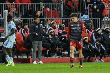 Toronto, ON, Kanada -23 Mart 2024: Atlanta United Gonzalo Pineda 'nın baş antrenörü Toronto FC (Kanada) ile Atlanta United (ABD) arasındaki MLS Normal Sezonu maçında sahaya bakıyor (Skoru 2: 0))