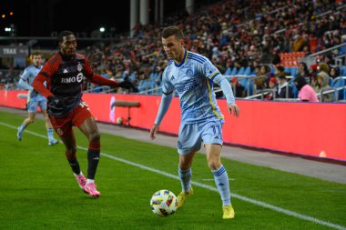 Toronto, ON, Kanada -23 Mart 2024: Brooks Lennon # 11 Atlanta United defans oyuncusu, Toronto FC (Kanada) ile Atlanta United (ABD) arasında oynanan MLS Normal Sezonu maçında topla hareket ediyor.)