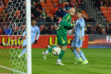 Toronto, ON, Kanada -23 Mart 2024: Brad Guzan # 1 Atlanta United kalecisi Toronto FC (Kanada) ile Atlanta United (ABD) arasında oynanan MLS Normal Sezonu maçında topa geri bakıyor (Score 2: 0))