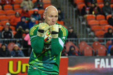 Toronto, ON, Kanada -23 Mart 2024: Brad Guzan # 1 Atlanta United kalecisi, Toronto FC (Kanada) ile Atlanta United (ABD) arasında oynanan MLS Normal Sezonu maçında topu tutuyor (Skoru 2: 0))