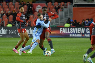 Toronto, ON, Kanada -23 Mart 2024: Daniel Ros # 19 numaralı Atlanta United forveti Toronto FC (Kanada) ile Atlanta United (ABD) arasında oynanan maçta rakibi tarafından engellendi (Skoru 2: 0))
