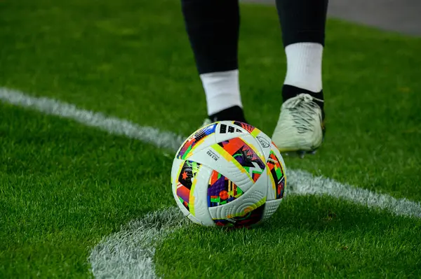 Toronto, ON, Kanada -23 Mart 2024: Toronto FC (Kanada) ve Atlanta United (ABD) arasında oynanan MLS Normal Sezonu maçında top BMO Field 'da (Score 2: 0))