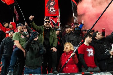 Toronto, ON, Kanada - 20 Nisan 2024: Toronto FC taraftarları Toronto FC (Kanada) ile New England Revolution (ABD) arasında oynanan MLS Normal Sezonu maçı sırasında