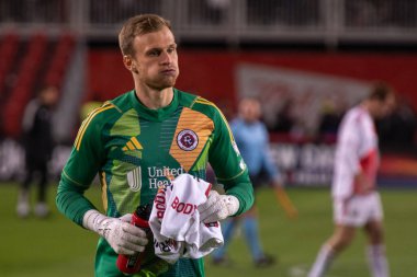 Toronto, ON, Kanada - 20 Nisan 2024: Toronto FC (Kanada) ve New England Revolution (ABD) arasında oynanan MLS Normal Sezonu maçı sırasında New England Revolution 'ın bir numaralı kalecisi Henrich Ravas