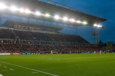 Toronto, ON, Kanada - 20 Nisan 2024: Toronto FC (Kanada) ve New England Revolution (ABD) arasındaki MLS Normal Sezonu maçı sırasında BMO Saha Görüşü)