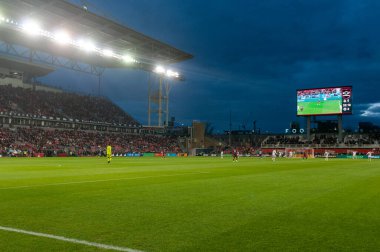 Toronto, ON, Kanada - 20 Nisan 2024: Toronto FC (Kanada) ve New England Revolution (ABD) arasındaki MLS Normal Sezonu maçı sırasında BMO Saha Görüşü)