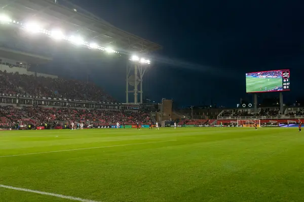 Toronto, ON, Kanada - 20 Nisan 2024: Toronto FC (Kanada) ve New England Revolution (ABD) arasındaki MLS Normal Sezonu maçı sırasında BMO Saha Görüşü)