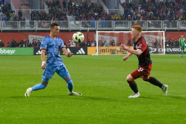 Toronto, ON, Kanada - 11 Mayıs 2024: New York City FC 'nin 17 numaralı forveti, Toronto FC (Kanada) ile New York City FC (ABD) arasında oynanan maçta topla birlikte hareket ediyor.