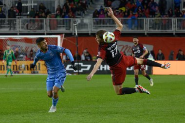 Toronto, ON, Kanada - 11 Mayıs 2024: Toronto FC 'nin 17 numaralı defans oyuncusu Toronto FC (Kanada) ve New York City FC (ABD) arasında BMO Field' da oynanan MLS karşılaşmasında topa kafa attı