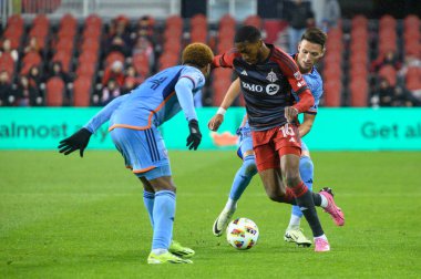 Toronto, ON, Kanada - 11 Mayıs 2024: Adrin Martnez # 16 New York City FC forveti Toronto FC (Kanada) ile New York City FC (ABD) arasında oynanan maçta topla hareket ediyor..