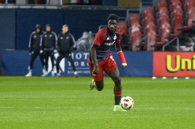 Toronto, ON, Kanada - 11 Mayıs 2024: Nickseon Gomis # 15 Toronto FC defans oyuncusu Toronto FC (Kanada) ile New York City FC (ABD) arasında oynanan maçta topla hareket ediyor