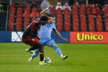 Toronto, ON, Kanada - 11 Mayıs 2024: Nickseon Gomis # 15 Toronto FC defans oyuncusu Toronto FC (Kanada) ile New York City FC (ABD) arasında oynanan maçta topu blokladı