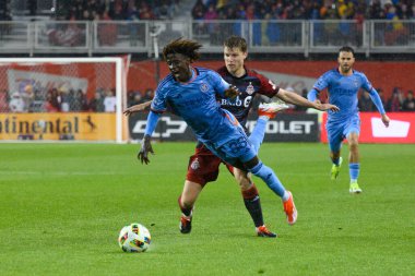 Toronto, ON, Kanada - 11 Mayıs 2024: Toronto FC 'nin 17 numaralı savunucusu Toronto FC' de oynanan MLS karşılaşmasında Toronto FC (Kanada) ile New York City FC (ABD) arasında oynanan maçta Malachi Jones 'u yere serdi.