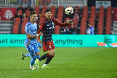 Toronto, ON, Kanada - 11 Mayıs 2024: Hannes Wolf # 17 New York City FC forveti Toronto FC (Kanada) ile New York City FC (ABD) arasında oynanan MLS karşılaşmasında top için koşuyor.