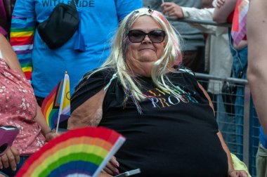 Toronto, ON, Kanada 30 Haziran 2024: Toronto 'daki 2024 Yıllık Onur Yürüyüşü' ne son sınıflar katıldı.