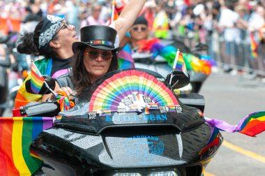 Toronto, ON, Kanada 30 Haziran 2024: Toronto 'daki 2024 Geleneksel Onur Yürüyüşü' ne Halk katıldı..